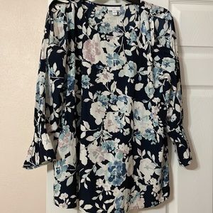J. Jill beautiful cold shoulder soft floral blouse with gathered ruffle sleeve